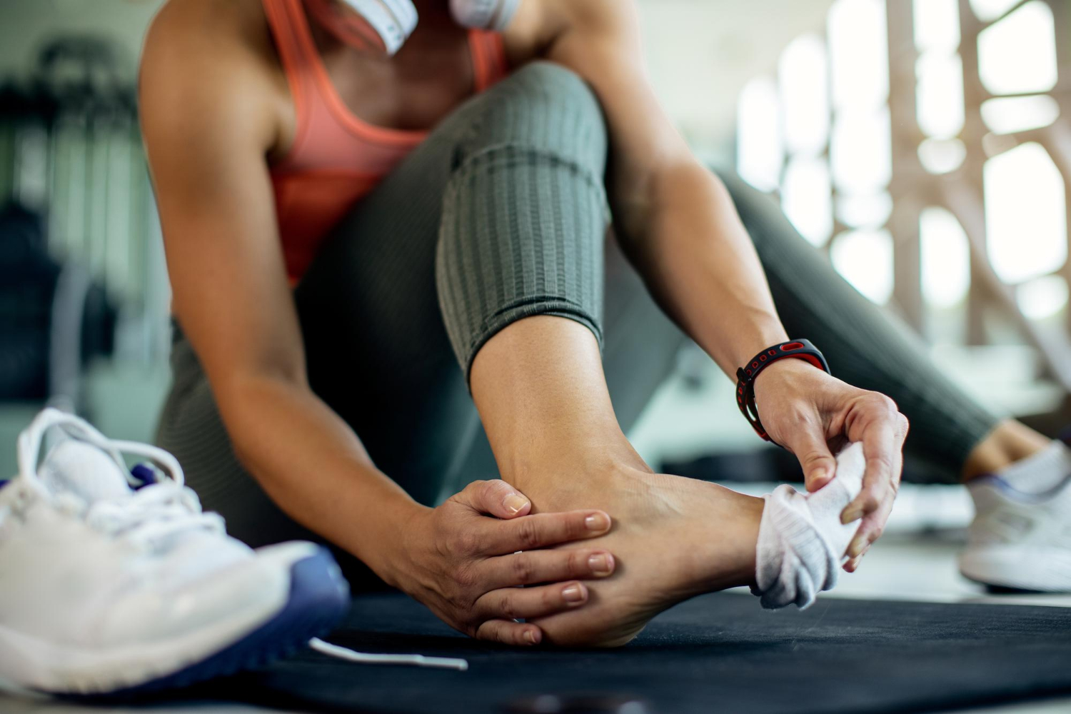 Try these 5 home remedies to get relief from foot pain and swelling
